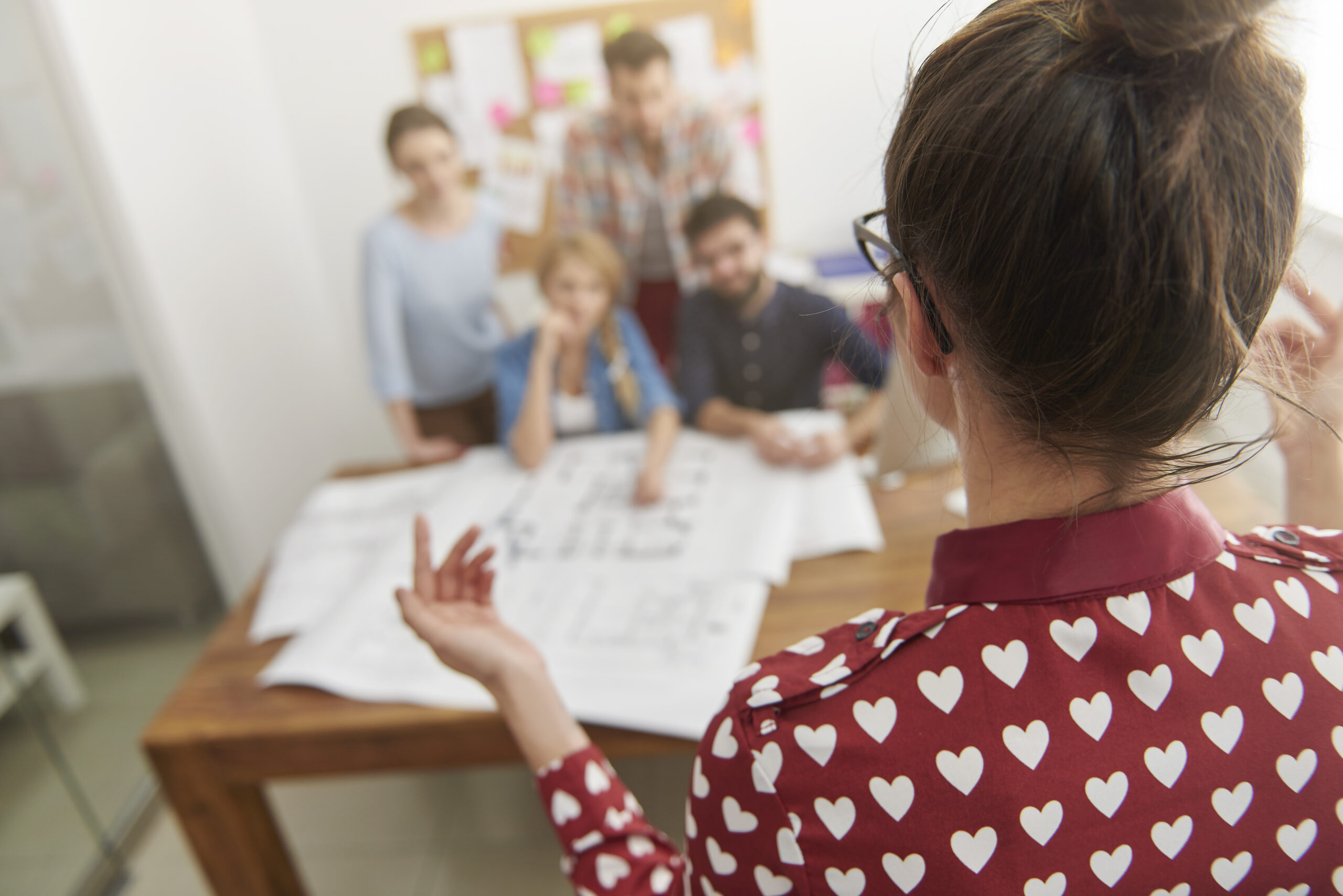 La formación continua del profesorado-tutor de Educación Primaria: su incidencia en la acción tutorial con el alumnado, la familia y el equipo docente